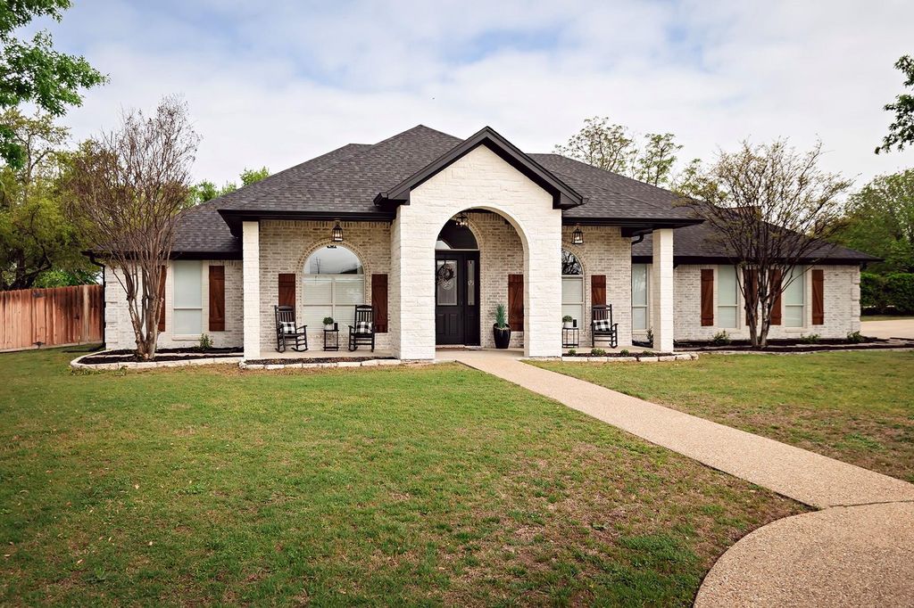1201 Ambrose DR, Salado, TX 76571