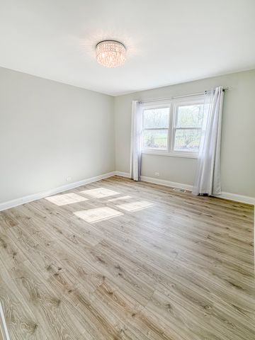 9027 Skyline Drive, Burr Ridge, IL 60527