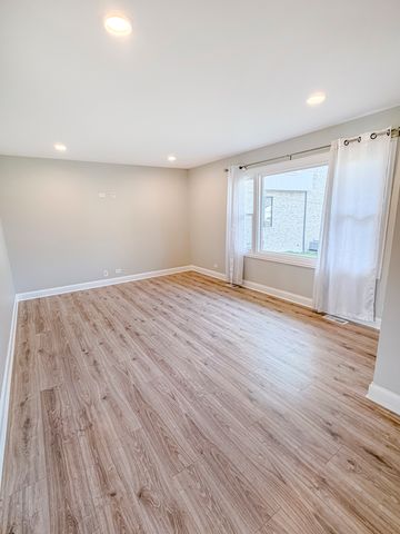 9027 Skyline Drive, Burr Ridge, IL 60527