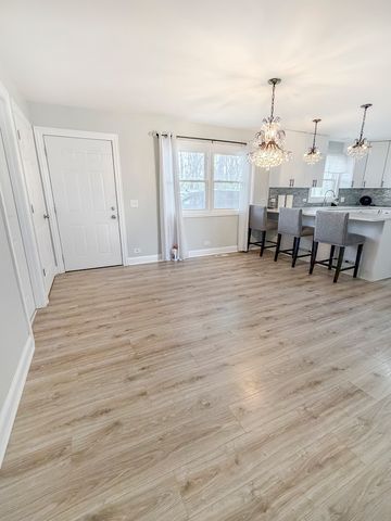 9027 Skyline Drive, Burr Ridge, IL 60527