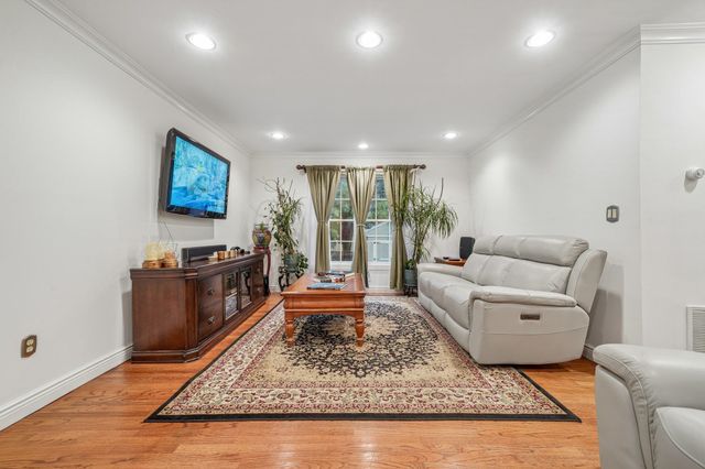 18 GAIL PL, Secaucus, NJ 07094