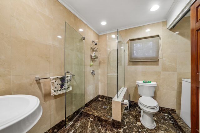 18 GAIL PL, Secaucus, NJ 07094