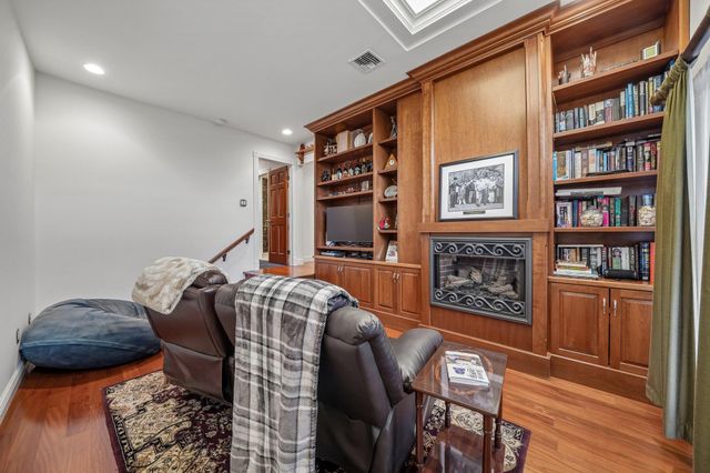 18 GAIL PL, Secaucus, NJ 07094