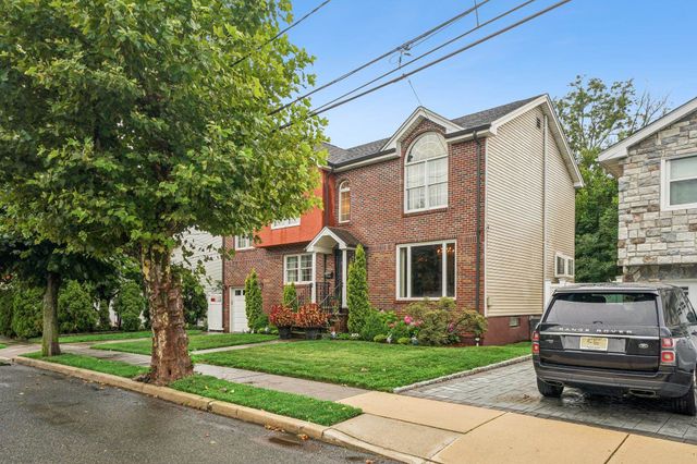 18 GAIL PL, Secaucus, NJ 07094