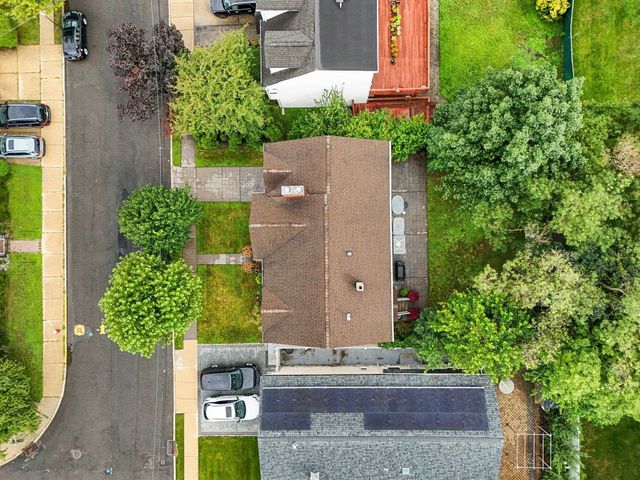 18 GAIL PL, Secaucus, NJ 07094