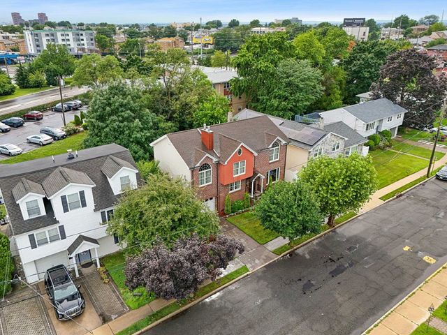 18 GAIL PL, Secaucus, NJ 07094