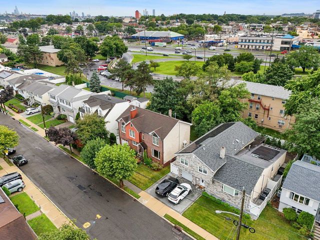 18 GAIL PL, Secaucus, NJ 07094