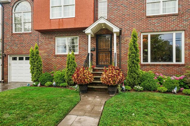 18 GAIL PL, Secaucus, NJ 07094