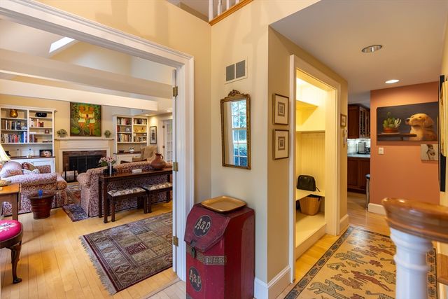 21 Woodlawn Ave, Tisbury, MA 02568