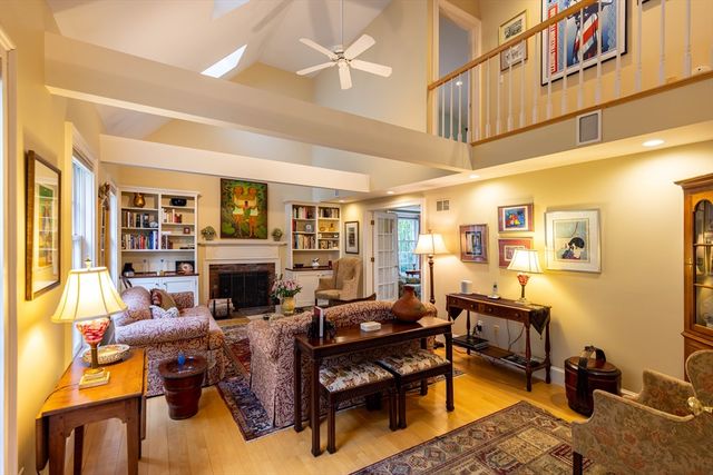 21 Woodlawn Ave, Tisbury, MA 02568