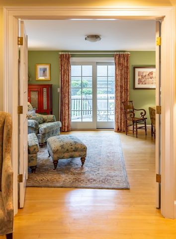 21 Woodlawn Ave, Tisbury, MA 02568