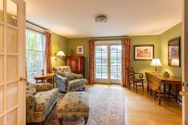 21 Woodlawn Ave, Tisbury, MA 02568