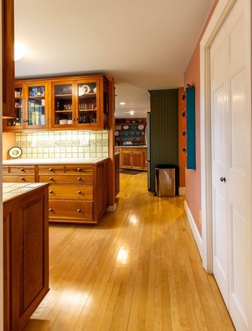 21 Woodlawn Ave, Tisbury, MA 02568