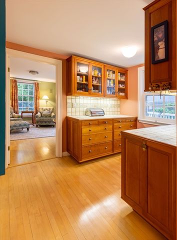 21 Woodlawn Ave, Tisbury, MA 02568