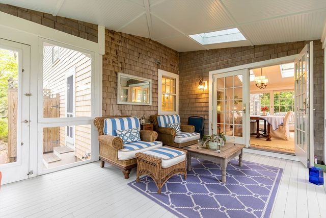 21 Woodlawn Ave, Tisbury, MA 02568