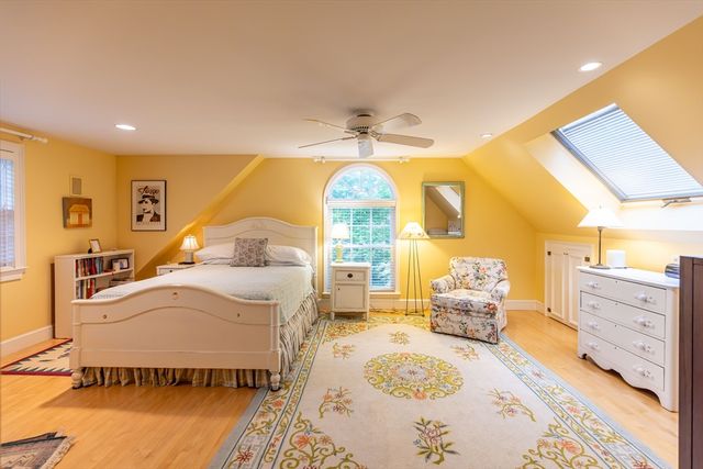 21 Woodlawn Ave, Tisbury, MA 02568