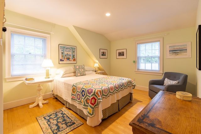 21 Woodlawn Ave, Tisbury, MA 02568