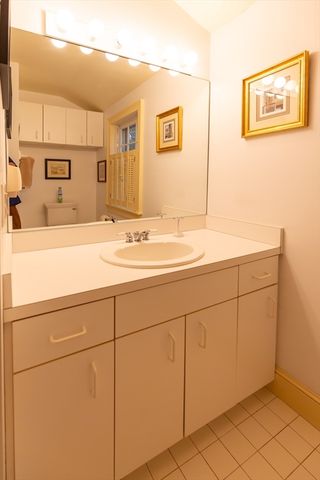 21 Woodlawn Ave, Tisbury, MA 02568