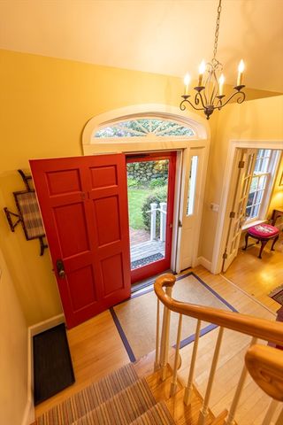 21 Woodlawn Ave, Tisbury, MA 02568