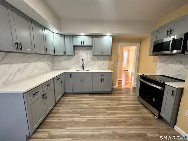 207 Greenfield Street, Hartford, CT 06112