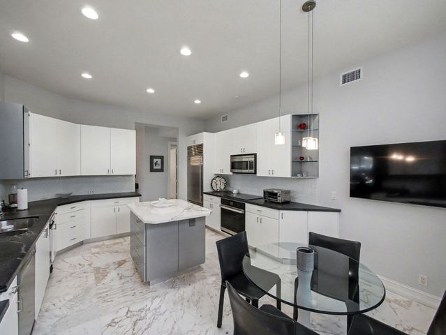 118 Palm Bay Dr. A, Palm Beach Gardens, FL 33418