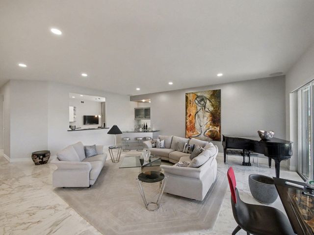 118 Palm Bay Dr. A, Palm Beach Gardens, FL 33418