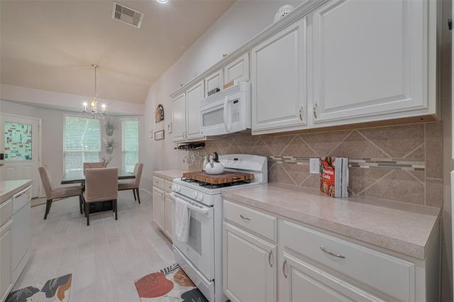 9459 E Woodmark, Conroe, TX 77304