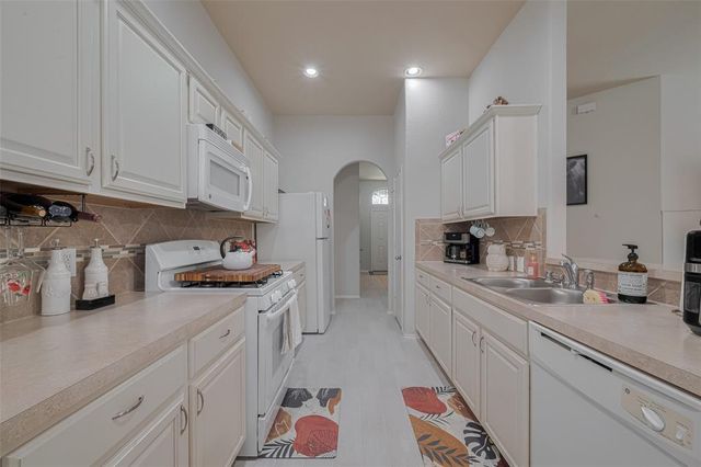 9459 E Woodmark, Conroe, TX 77304