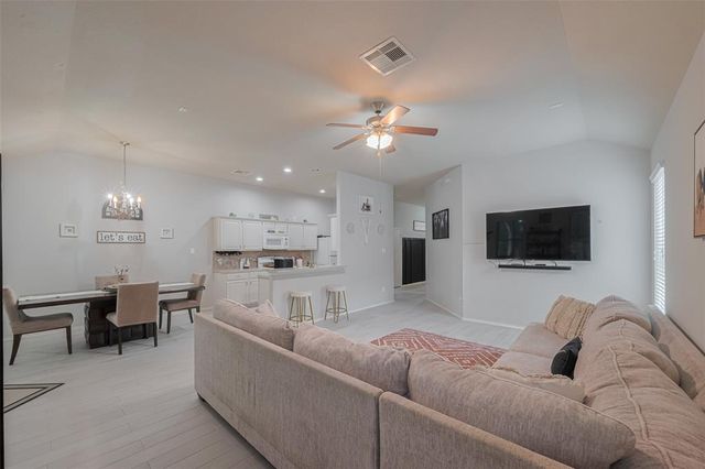 9459 E Woodmark, Conroe, TX 77304