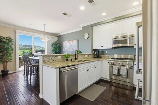 6934 Feldspar Pl, Carlsbad, CA 92009