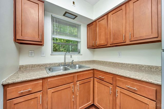 1085 Church Avenue, Glendale, OH 45246