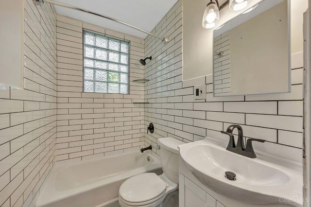 1085 Church Avenue, Glendale, OH 45246
