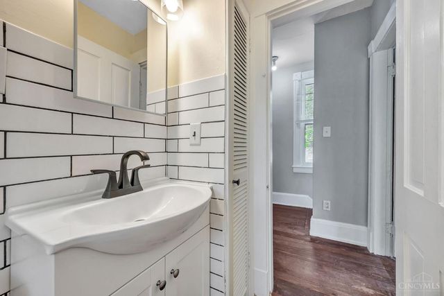 1085 Church Avenue, Glendale, OH 45246