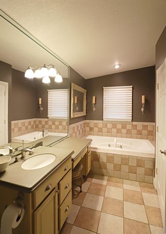 1536 Suzanne Court, Flushing, MI 48433