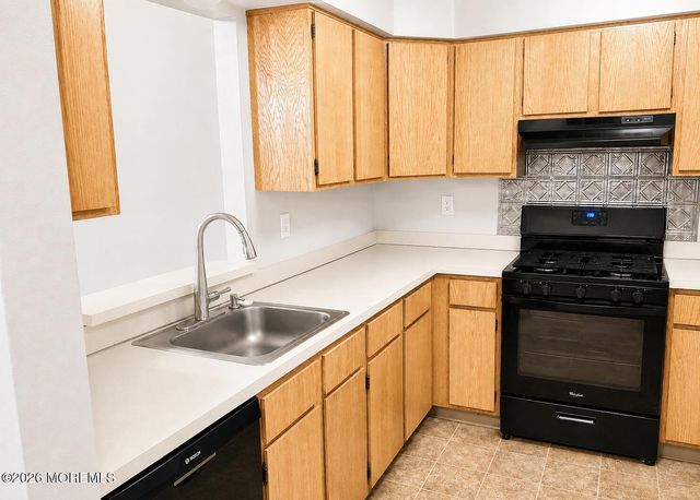 113 Dundee Court, Matawan, NJ 07747