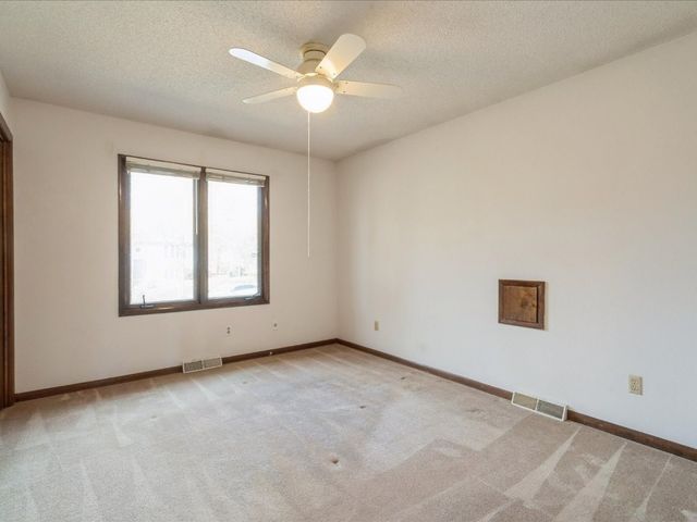 3130 Adirondack Drive NE, Cedar Rapids, IA 52402