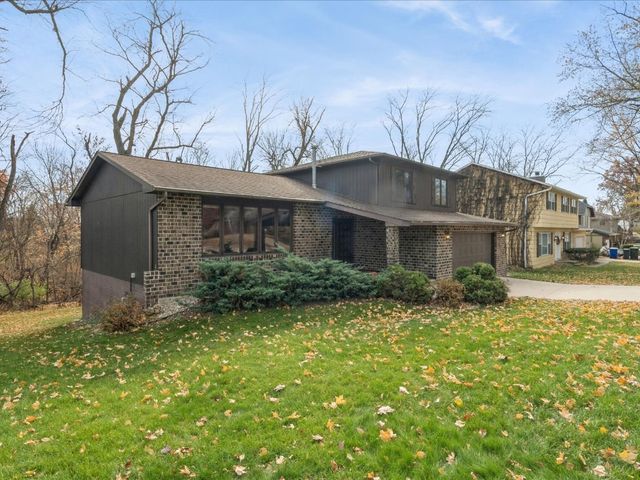 3130 Adirondack Drive NE, Cedar Rapids, IA 52402