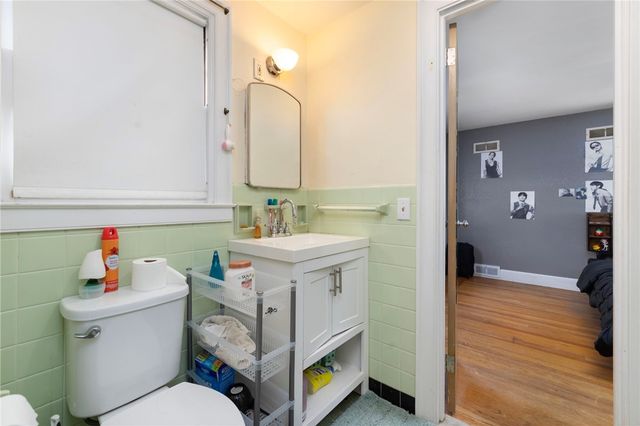 51 Cleveland Avenue, Cranston, RI 02920