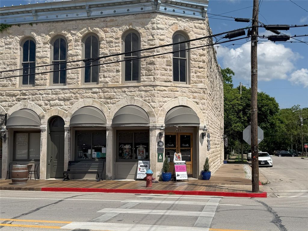 200 NE Barnard Street B, Glen Rose, TX 76043