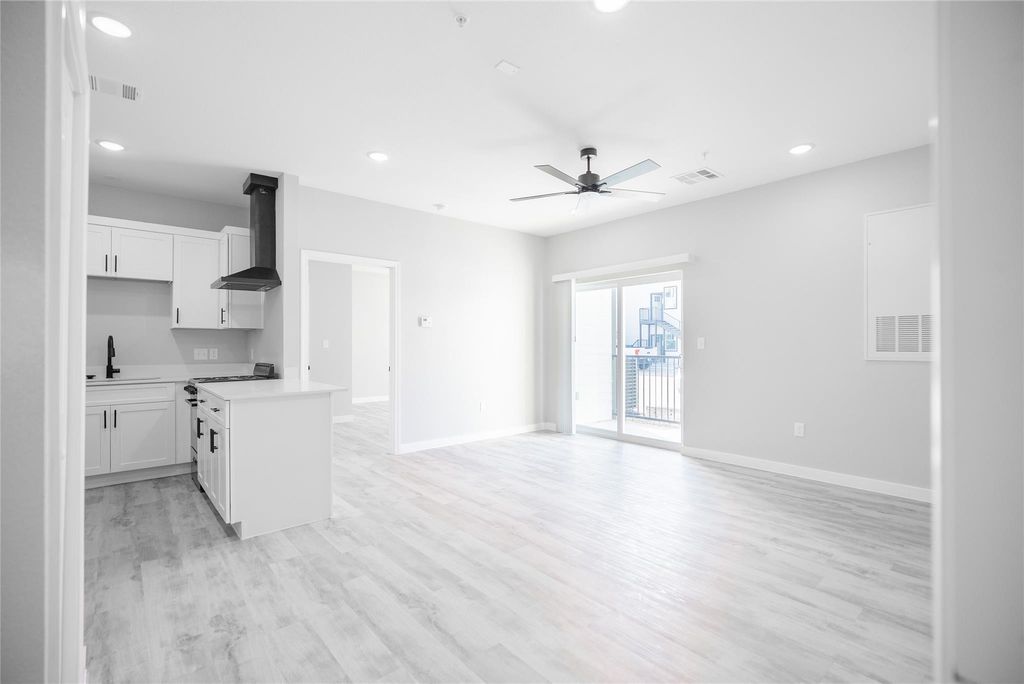 2101 Reinke Road 3207, Waller, TX 77484