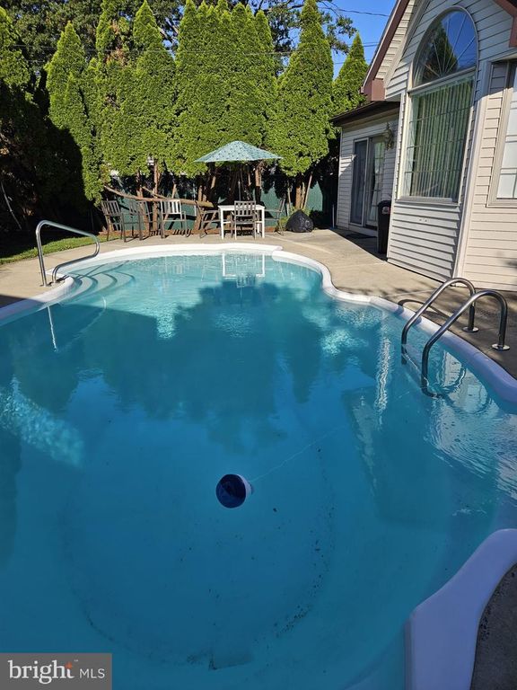 8027 NARVON ST, Philadelphia, PA 19136