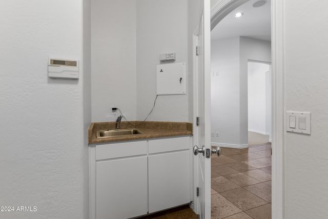 8883 E Mountain Spring Road, Scottsdale, AZ 85255