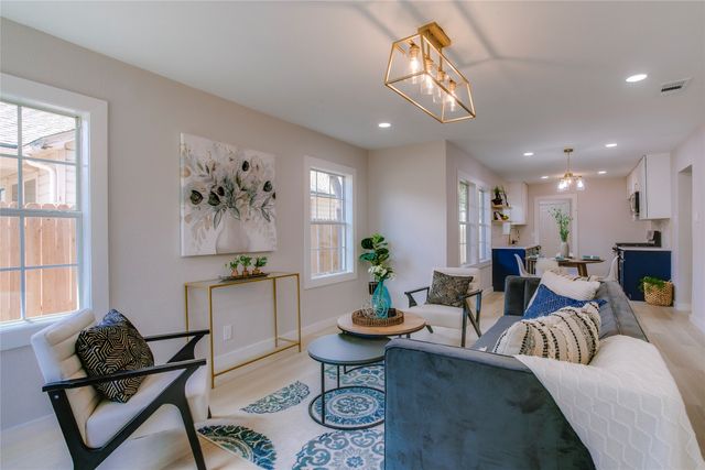 2635 Gladstone Drive, Dallas, TX 75211