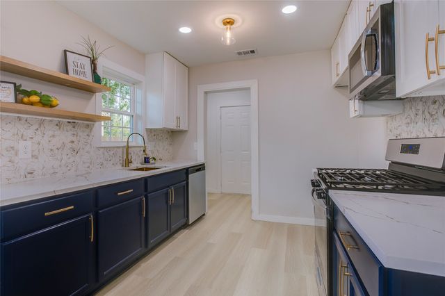 2635 Gladstone Drive, Dallas, TX 75211