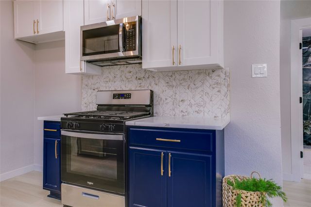 2635 Gladstone Drive, Dallas, TX 75211