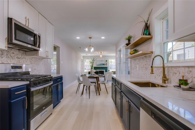 2635 Gladstone Drive, Dallas, TX 75211