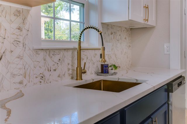 2635 Gladstone Drive, Dallas, TX 75211