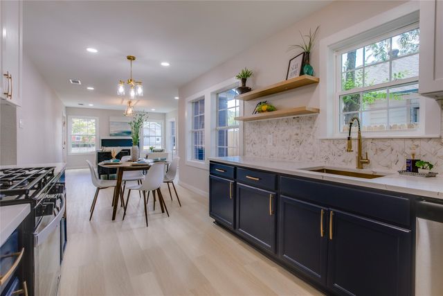 2635 Gladstone Drive, Dallas, TX 75211