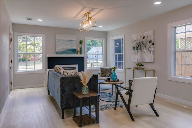 2635 Gladstone Drive, Dallas, TX 75211