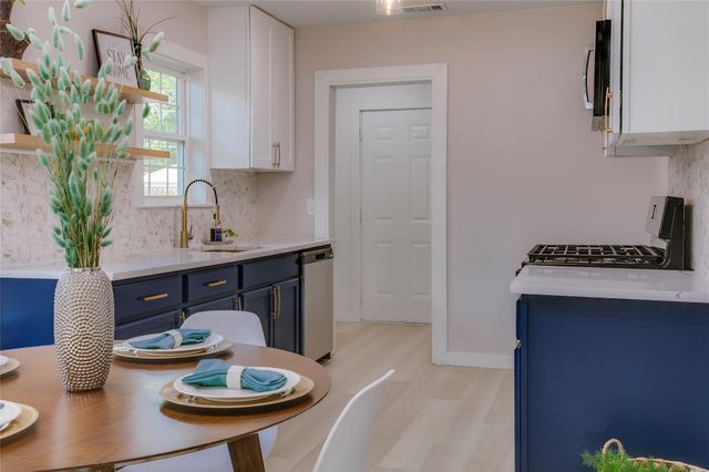 2635 Gladstone Drive, Dallas, TX 75211